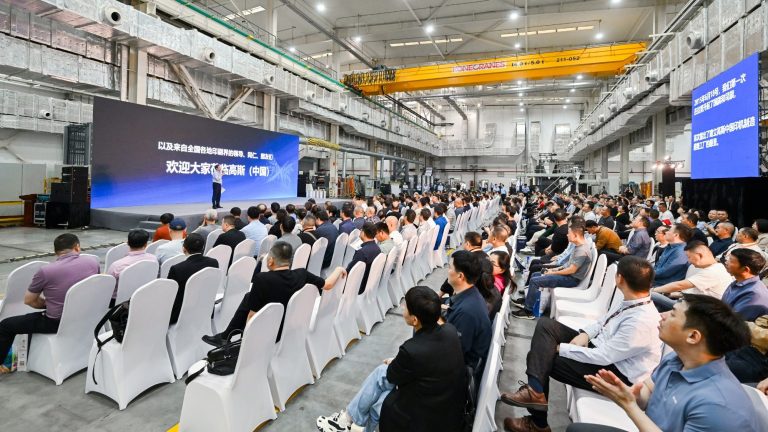 Image showing large number of visitors at a presentation at the GGSC facility in China